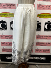 Load image into Gallery viewer, White &amp; Black Floral Hem Pants
