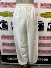 Load image into Gallery viewer, White &amp; Black Floral Hem Pants
