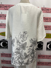 Load image into Gallery viewer, White &amp; Black Floral Tunic Top
