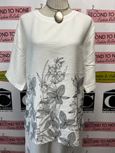 Load image into Gallery viewer, White &amp; Black Floral Tunic Top
