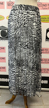 Load image into Gallery viewer, Black &amp; Grey Pleated Zebra Print Skirt (Size XXL)
