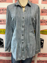 Charger l'image dans la galerie, JNY Pleated Front Denim Shirt (Size L)
