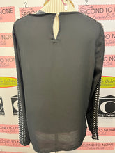 Load image into Gallery viewer, Pearl Sleeve Blouse (Size M)
