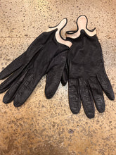 Load image into Gallery viewer, Vintage Pierre Cardin Kid Leather Driving Gloves (Size 7 1/2)
