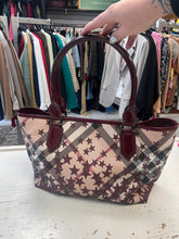 Charger l'image dans la galerie, Burberry Berry Nova Stars Supernova Check Tote (Authentic, Gently Used)
