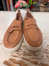 Charger l'image dans la galerie, Vionic "Uptown Loafer" Leather Shoes (Size 9)
