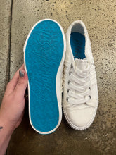 Cargar imagen en el visor de la galería, Blowfish Blaine Braid White Sneakers (Size 8)
