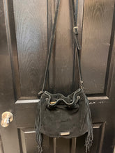 Cargar imagen en el visor de la galería, Steve Madden Fringe Purse

