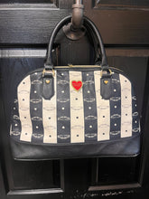 Cargar imagen en el visor de la galería, Betsy Johnson Black/White Striped Handbag
