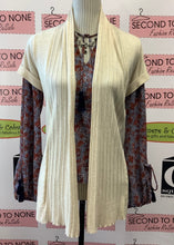 Load image into Gallery viewer, Denver Hayes Super Soft Cardi (M)
