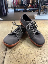 Charger l'image dans la galerie, Whitin Men’s Wide Barefoot Dark Grey Sneakers (Size 8 Men’s/EU 40)
