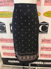 Load image into Gallery viewer, Vintage Printed Velvet Skirt (Size 18)
