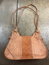 Charger l'image dans la galerie, Vintage Tan Leather Shoulder Bag with Floral Carvings
