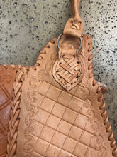 Charger l'image dans la galerie, Vintage Tan Leather Shoulder Bag with Floral Carvings
