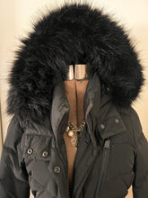 Charger l'image dans la galerie, Calvin Klein Performance Down-Filled Jacket (Size S)
