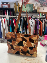 Cargar imagen en el visor de la galería, Leather Patchwork Tote Bag
