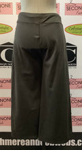 Load image into Gallery viewer, Champion Cropped Tights (L)
