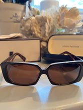 Load image into Gallery viewer, REAL LV  Sunglasses with Box, Case &amp; Sleeve
