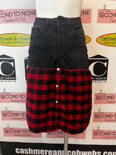 Cargar imagen en el visor de la galería, Upcycled Denim Skirt With Buffalo Plaid (Size 8)
