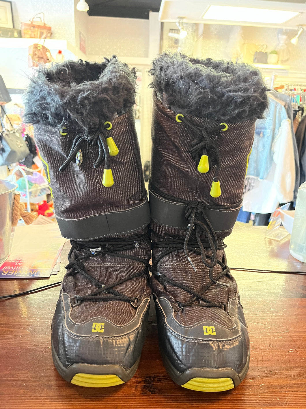DC Black Chalet Boots (Size 8)