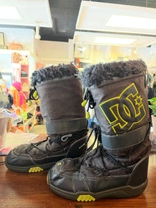 DC Black Chalet Boots (Size 8)