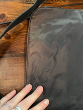 Charger l'image dans la galerie, Eddie Bauer Mini Messenger Bag
