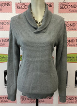 Load image into Gallery viewer, RW &amp; Co Waffle Knit Sweater (S)
