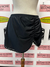 Load image into Gallery viewer, B&amp;W Skort Swim Set (Size M)
