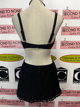 Load image into Gallery viewer, B&amp;W Skort Swim Set (Size M)
