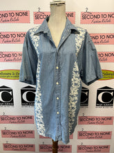 Load image into Gallery viewer, Denim Floral Print Button-Up (Fits XL+)
