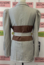 Load image into Gallery viewer, Caramel Plaid Blazer (M)

