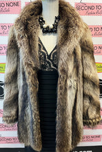 Load image into Gallery viewer, W. Kindy Simcoe Multi Tone Fur Coat (Size M/L)
