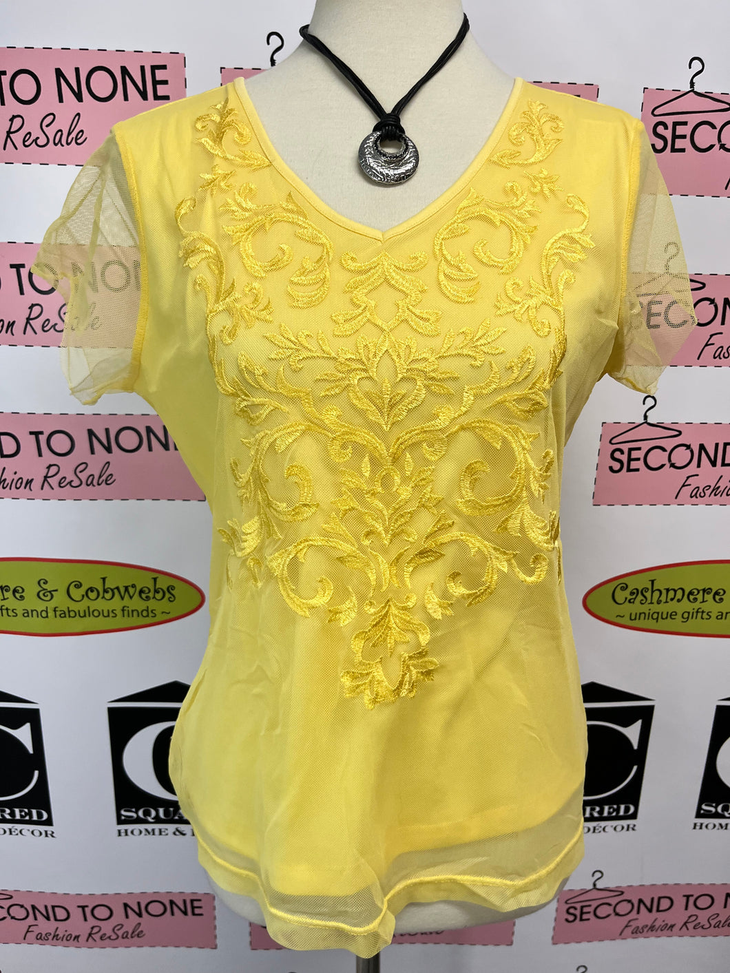 Cleo Petites Yellow-Embroidered Tee (Size L)