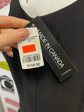 Cargar imagen en el visor de la galería, NWT Le Chateau Black Floral Sequin Midi Dress (Size S)
