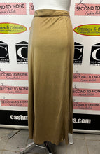 Cargar imagen en el visor de la galería, NWT Tan Illusion Suede Wrap Maxi Skirt (Size M)
