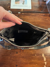 Cargar imagen en el visor de la galería, Silver Metallic Crossbody Purse
