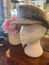 Load image into Gallery viewer, Authentic Vintage Irish Tweed Driving Cap (Unisex)
