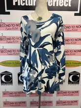 Load image into Gallery viewer, NWT Fashion Village Tunic (Size L/XL)
