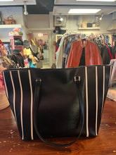 Cargar imagen en el visor de la galería, Ralph Lauren Leather Tote Bag
