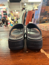 Charger l'image dans la galerie, Crocs Wedge Flip Flops (Size 9)
