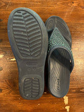 Charger l'image dans la galerie, Crocs Wedge Flip Flops (Size 9)
