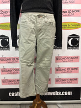 Charger l'image dans la galerie, Levi Green Capris (Size 10)
