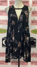 Load image into Gallery viewer, Floral Flare Top (S)
