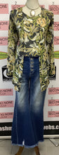 Load image into Gallery viewer, Maurices Frayed Bell Bottom Jeans (Size 28)
