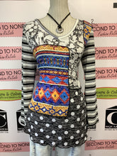 Load image into Gallery viewer, NWT Variations Blocked Pattern Top (Size M)

