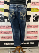 Cargar imagen en el visor de la galería, Vigoss Bedazzled Jean Capris (Size /10)

