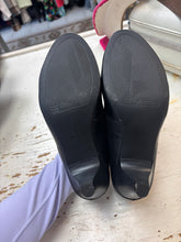 Cargar imagen en el visor de la galería, Flexi Black Leather Pumps (Size 8)
