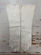Load image into Gallery viewer, Vintage Eaton’s Italian White Leather Gloves (Size S)
