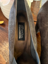 Load image into Gallery viewer, Vintage Bata International Pumps (Size 10)
