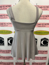 Load image into Gallery viewer, Sympli Swing Top (Size 6)
